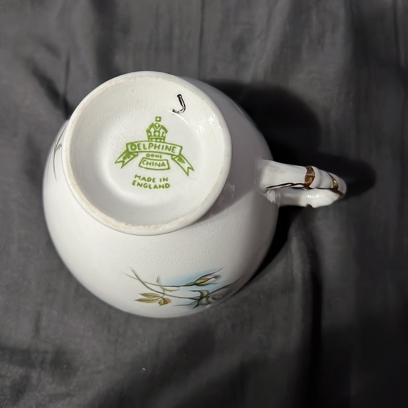 Vintage White Rose Teacup w/Saucer. Delphine. Made in England bone china - Picture 4 of 7